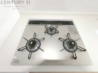 多数の調理器具を同時に使用でき、料理の効率化が可能。省エネで節約になり、様々な料理スタイルに適応できます。また、火力調整が独立しており、手入れや掃除もしやすく、今よりもっとお料理が楽しくなるかも。