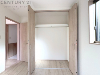 衣類やアクセサリー、小物類の収納が便利で整理整頓がしやすく、部屋の美観を保ちつつ、スペースを最大限に活用できます。衣服のしわやダメージを防ぎ、長持ちさせることができます。