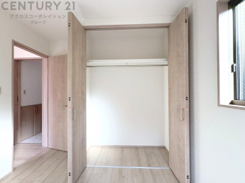 衣類やアクセサリー、小物類の収納が便利で整理整頓がしやすく、部屋の美観を保ちつつ、スペースを最大限に活用できます。衣服のしわやダメージを防ぎ、長持ちさせることができます。