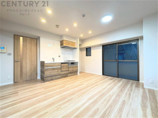 リビングダイニングは家族や友人とのコミュニケーションを楽しむ場所でくつろぎながら食事や会話を楽しめ、多目的に利用できリラックスできる空間です。家庭内の中心として機能し、快適な生活をサポートします。