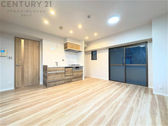 リビングダイニングは家族や友人とのコミュニケーションを楽しむ場所でくつろぎながら食事や会話を楽しめ、多目的に利用できリラックスできる空間です。家庭内の中心として機能し、快適な生活をサポートします。