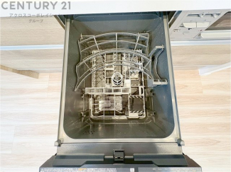 手洗いに比べて時間や労力を節約できることです。また、高温のお湯で洗浄されるため、雑菌や細菌を殺菌する効果もあります。さらに、乾燥機能があるため、手で拭く手間も省け衛生的に保管できます。