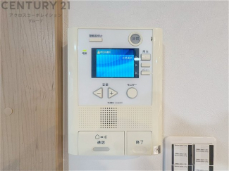 訪問者が来たときにテレビ画面で確認できるため、安心してドアを開けられます。録画機能があるものもあり、留守中に来訪者を記録しておくことができます。利便性が高く、セキュリティ面でも安心です。