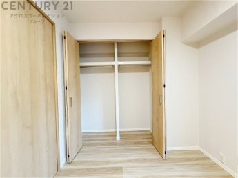 衣類やアクセサリー、小物類の収納が便利で整理整頓がしやすく、部屋の美観を保ちつつ、スペースを最大限に活用できます。衣服のしわやダメージを防ぎ、長持ちさせることができます。