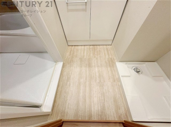 衣服の収納や脱ぎ着や整理整頓がしやすく、湿った衣類を乾燥させるスペースがありカビや臭いの発生を防ぎます。床の汚れを他の部屋に持ち込まず清潔を保つことができます。また快適な入浴環境の整備にも役立ちます。