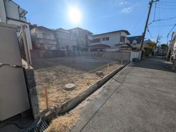 【前面道路含む現地写真】