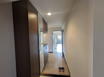 大型玄関収納　姿見付き