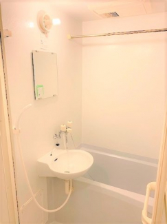 日々の疲れを癒すお風呂付です