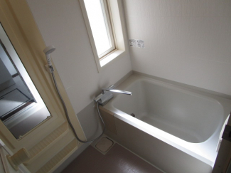 コンパクトで使いやすいお風呂です