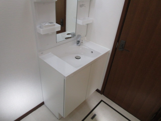 明るい洗面所です