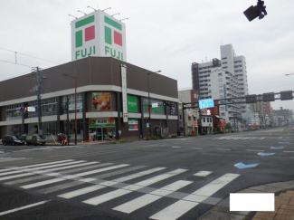 フジ本町店まで565m