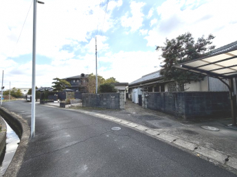 前面道路含む現地写真です