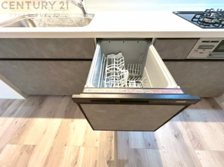 手洗いに比べて時間や労力を節約できることです。また、高温のお湯で洗浄されるため、雑菌や細菌を殺菌する効果もあります。さらに、乾燥機能があるため、手で拭く手間も省け衛生的に保管できます。