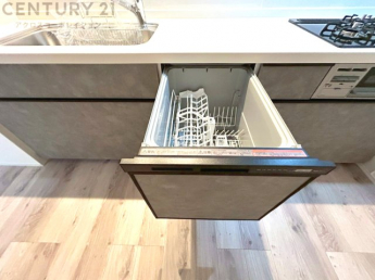 手洗いに比べて時間や労力を節約できることです。また、高温のお湯で洗浄されるため、雑菌や細菌を殺菌する効果もあります。さらに、乾燥機能があるため、手で拭く手間も省け衛生的に保管できます。