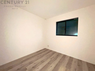 子供部屋…創造性や成長を促す遊びの空間を提供。学習や趣味に集中できる環境を整えます。個別のプライベートスペースは自己表現と自立心を育み、心地よい睡眠環境を整えリラックスできる場所を提供。