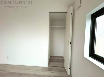 衣類やアクセサリー、小物類の収納が便利で整理整頓がしやすく、部屋の美観を保ちつつ、スペースを最大限に活用できます。衣服のしわやダメージを防ぎ、長持ちさせることができます。