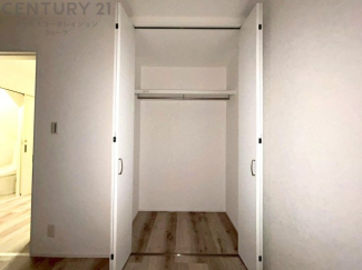 衣類やアクセサリー、小物類の収納が便利で整理整頓がしやすく、部屋の美観を保ちつつ、スペースを最大限に活用できます。衣服のしわやダメージを防ぎ、長持ちさせることができます。