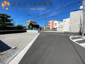 【前面道路含む現地写真】