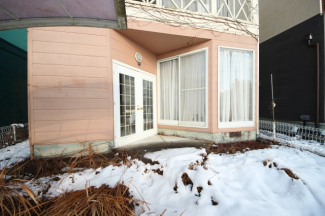 デザインされた玄関外観