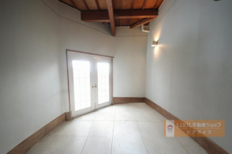 広々土間玄関、AIによる家具消し加工済