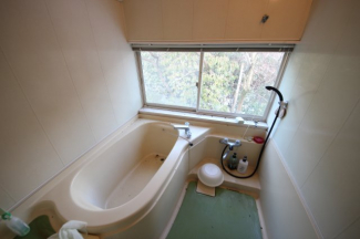 お風呂につかりながら山の自然を堪能できます