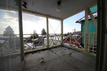 広々とした二階バルコニー