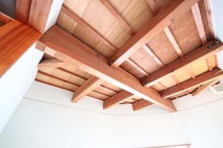 建物構造材を活かした内装