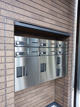 メールボックスと宅配ボックスです