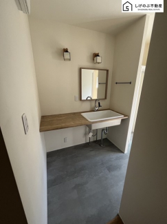 明るく清潔感溢れるサニタリースペース。毎日使う場所だからこそ、快適な空間となっております。