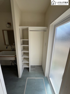 明るく清潔感溢れるサニタリースペース。毎日使う場所だからこそ、快適な空間となっております。