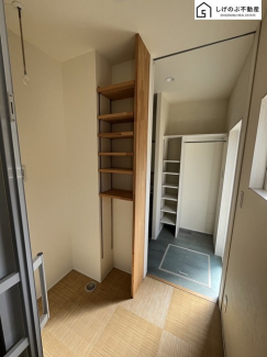 明るく清潔感溢れるサニタリースペース。毎日使う場所だからこそ、快適な空間となっております。