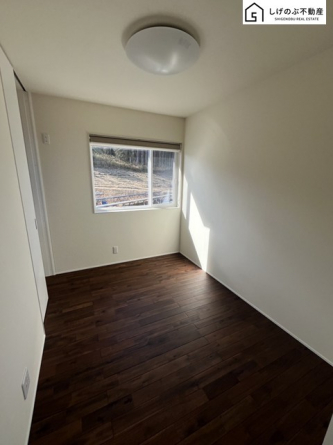 木の温もりがやさしいフローリングは安らぎをもたらすプライベート空間。