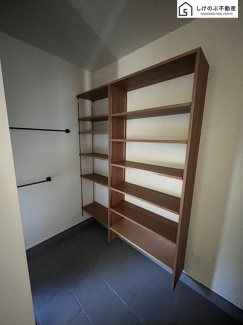 玄関横には大家族にも対応可能なシューズクローゼットが完備されています。