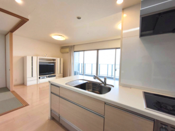 キッチンからリビング