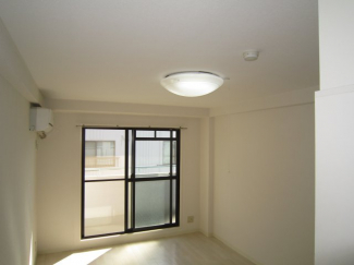 ゆったり過ごせる居間です