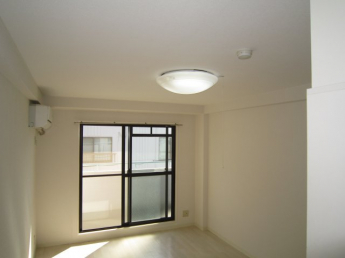 ゆったり過ごせる居間です