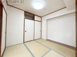 リラックスできるプライベート空間で、快適な睡眠をサポート。個人の好みに合わせたインテリアや寝具で心地良さを追求。プライベートな時間を過ごし、リフレッシュする場所におすすめです。