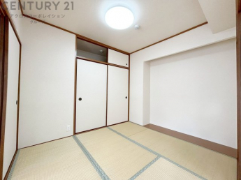 リラックスできるプライベート空間で、快適な睡眠をサポート。個人の好みに合わせたインテリアや寝具で心地良さを追求。プライベートな時間を過ごし、リフレッシュする場所におすすめです。