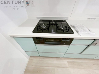 多数の調理器具を同時に使用でき、料理の効率化が可能。省エネで節約になり、様々な料理スタイルに適応できます。また、火力調整が独立しており、手入れや掃除もしやすく、今よりもっとお料理が楽しくなるかも。