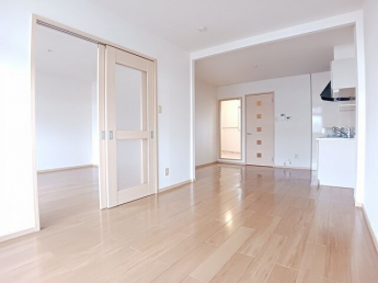 ゆったり過ごせるリビングです