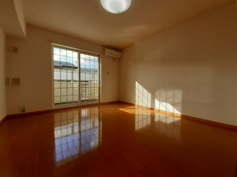 明るい色調の室内です