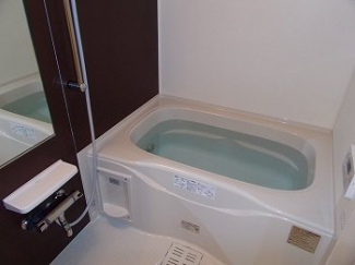 落ち着いた空間のお風呂です