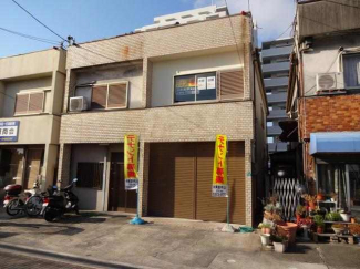 以前は車屋さんの事務所でした。