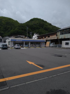 ローソン八幡浜駅前店まで130m