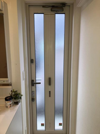 洗面所内の勝手口