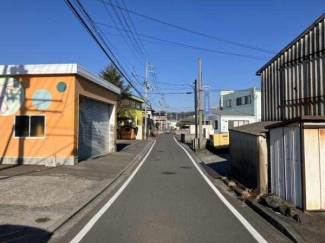 前面道路含む外観写真