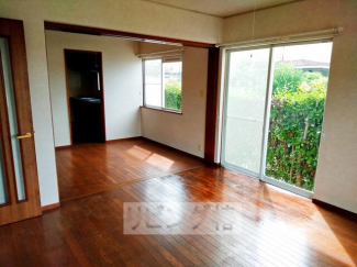 ダイニング６帖とリビング８帖を一間にすると南側の採光も良く開