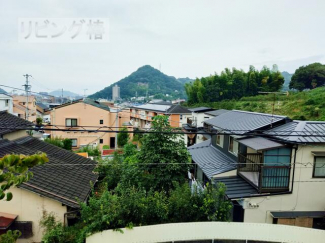 ２階窓からは松山城が望めます。