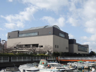 八幡浜市民スポーツセンターまで8m