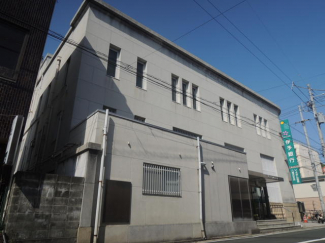 伊予銀行八幡浜支店まで365m